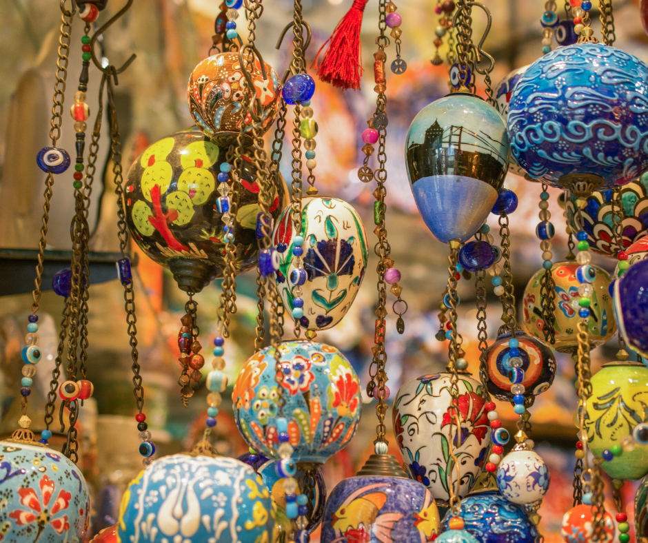 Kashmir’s Must-Buy Treasures: 12 Souvenirs You Can’t Leave Without!
